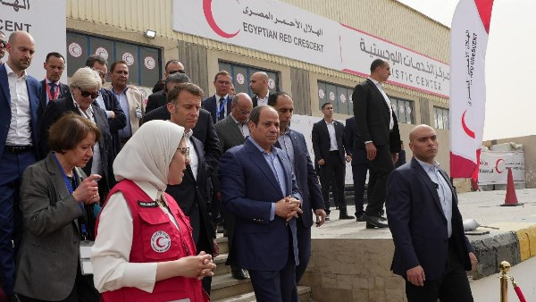 الهلال الأحمر: زيارة الرئيس السيسي وماكرون للمركز اللوجيستي في العريش تاريخية الهلال الأحمر: زيارة الرئيس السيسي وماكرون للمركز اللوجيستي في العريش تاريخية