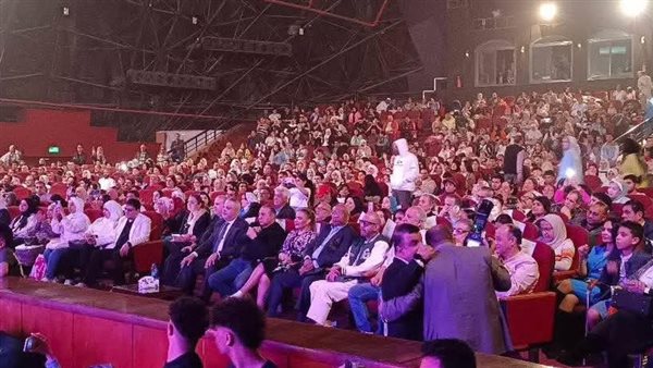 وزير الثقافة يتسلم تقريرًا حول نشاط الوزارة خلال أيام عيد الفطر وزير الثقافة يتسلم تقريرًا حول نشاط الوزارة خلال أيام عيد الفطر