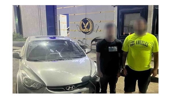 الأمن يكشف تفاصيل ضبط المتهمين بقتل سائق سيارة نقل ذكي الأمن يكشف تفاصيل ضبط المتهمين بقتل سائق سيارة نقل ذكي
