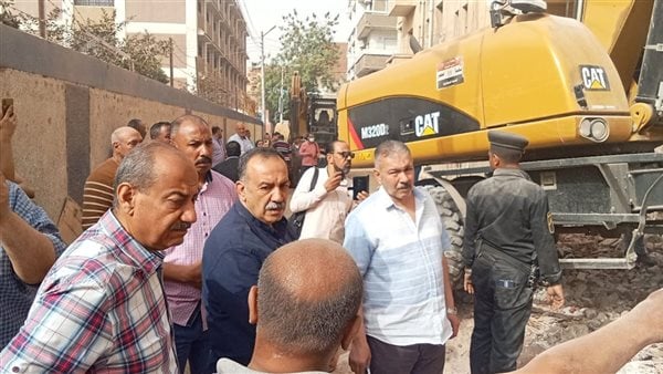 محافظ أسيوط يوجه بتوفير سكن بديل وتعويضات للأسر المتضررة في انهيار عقار حي شرق محافظ أسيوط يوجه بتوفير سكن بديل وتعويضات للأسر المتضررة في انهيار عقار حي شرق