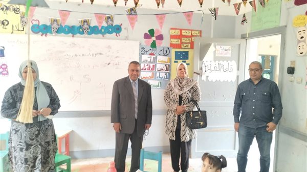 مدير التعليم الإبتدائي ومديرة إدارة طما الأزهرية يتفقدان سير الإمتحانات في سوهاج مدير التعليم الإبتدائي ومديرة إدارة طما الأزهرية يتفقدان سير الإمتحانات في سوهاج