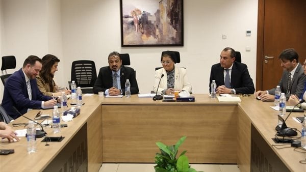 الصحة تبحث مع ميديف الدولية تعزيز الشراكة الصحية بين القاهرة وباريس الصحة تبحث مع ميديف الدولية تعزيز الشراكة الصحية بين القاهرة وباريس