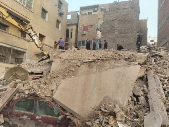 النيابة العامة تعاين موقع العقار المنهار بأسيوط وتسمع أقوال الجيران النيابة العامة تعاين موقع العقار المنهار بأسيوط وتسمع أقوال الجيران
