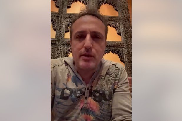 فيديو خبر وفاة يُثير فزع أسرة شريف مدكور.. ما القصة؟ فيديو خبر وفاة يُثير فزع أسرة شريف مدكور.. ما القصة؟