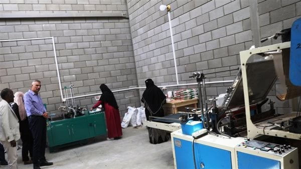 محافظ أسوان يتفقد المنطقة الصناعية الحرفية بالجنينة والشباك.. ويدعو مستثمري النوبة لاستكمال تشغيل الورش الحرفية محافظ أسوان يتفقد المنطقة الصناعية الحرفية بالجنينة والشباك.. ويدعو مستثمري النوبة لاستكمال تشغيل الورش الحرفية