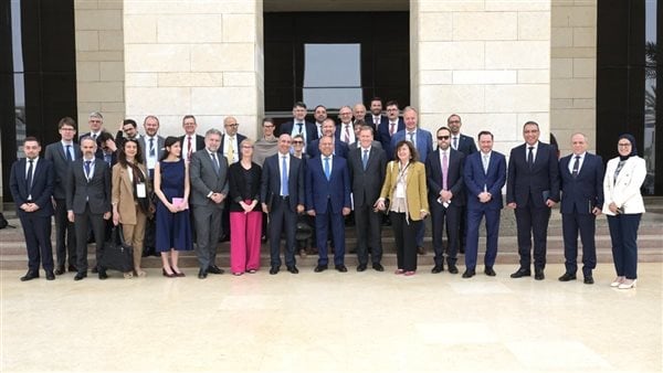 كامل الوزير يبحث مع ممثلي 29 شركة ومؤسسة فرنسية فرص الاستثمار بمصر كامل الوزير يبحث مع ممثلي 29 شركة ومؤسسة فرنسية فرص الاستثمار بمصر