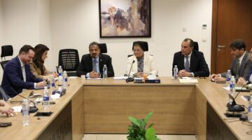 الصحة تبحث مع ميديف الدولية تعزيز الشراكة الصحية بين القاهرة وباريس