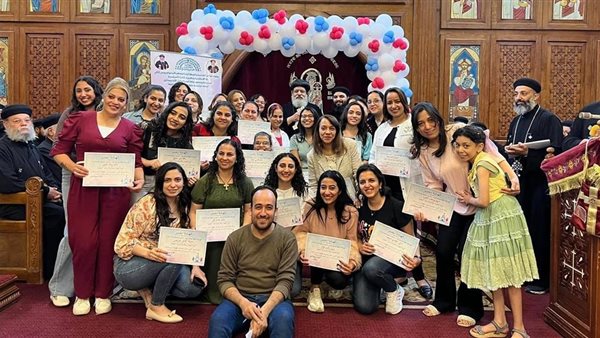 350 خادما يتسلمون شهادات التخرج في ختام كورس خدام الطفولة بحلوان 350 خادما يتسلمون شهادات التخرج في ختام كورس خدام الطفولة بحلوان