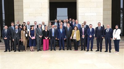نائب رئيس مجلس الوزراء للتنمية الصناعية يبحث مع ممثلي 29 شركة ومؤسسة فرنسية فرص الاستثمار بالسوق المصري نائب رئيس مجلس الوزراء للتنمية الصناعية يبحث مع ممثلي 29 شركة ومؤسسة فرنسية فرص الاستثمار بالسوق المصري