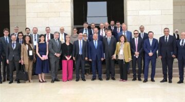 الوزير: الأدوية وتصنيع وصيانة طائرات الهليكوبتر والنظم الرقمية أبرز مجالات التعاون مع الشركات الفرنسية