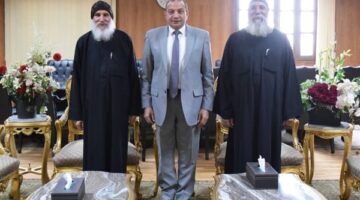 رئيس جامعة بني سويف يستقبل وفدًا من قيادات الكنيسة للتهنئة بعيد الفطر