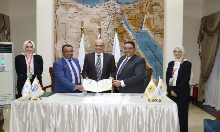 أسوان توقع بروتوكولًا استراتيجيًا مع «إعداد القادة» لتأهيل كوادرها الجامعية أسوان توقع بروتوكولًا استراتيجيًا مع «إعداد القادة» لتأهيل كوادرها الجامعية
