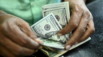 سعر الدولار يرتفع في 9 بنوك.. تعرف عليها
