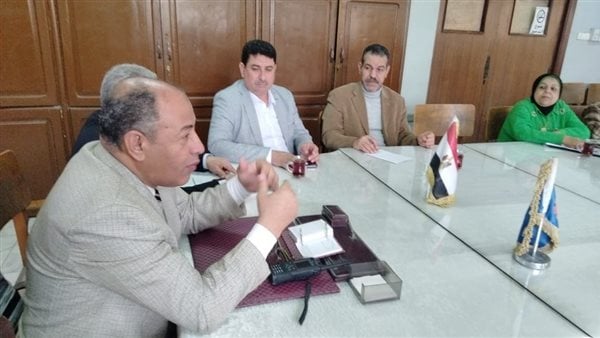 وكيل زراعة البحيرة يشدد على العاملين بمنع غلق الهواتف للرد على شكاوى المواطنين وكيل زراعة البحيرة يشدد على العاملين بمنع غلق الهواتف للرد على شكاوى المواطنين