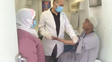 تقديم 1071 خدمة صحية خلال قافلة طبية مجانية بقرية في المنيا