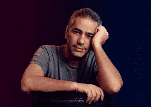 هذه حقيقة عودة فضل شاكر للغناء - وطن. يغرد خارج السرب