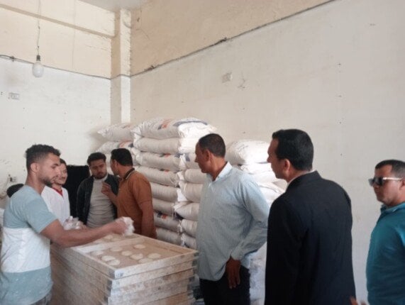 نقص وزن وخبز غير مطابق.. ضبط 156 مخالفة في حملات مكثفة على المخابز والأسواق بالمنيا نقص وزن وخبز غير مطابق.. ضبط 156 مخالفة في حملات مكثفة على المخابز والأسواق بالمنيا
