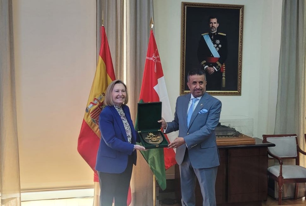الأمين العام بوزارة الدفاع يلتقي بوزيرة الدّولة لشؤون الدفاع بمملكة إسبانيا الأمين العام بوزارة الدفاع يلتقي بوزيرة الدّولة لشؤون الدفاع بمملكة إسبانيا
