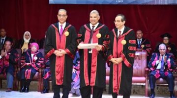 محافظ الفيوم ورئيس الجامعة يشهدان الاحتفال بعيد العلم السابع عشر