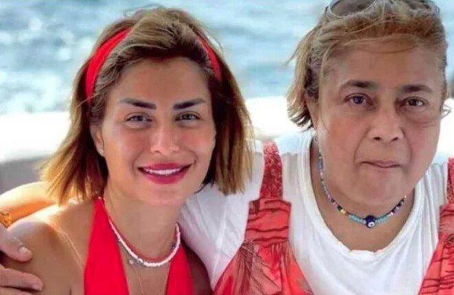 منه فضالي تكشف عن تعرض والدتها لوعكة صحية| صورة منه فضالي تكشف عن تعرض والدتها لوعكة صحية| صورة