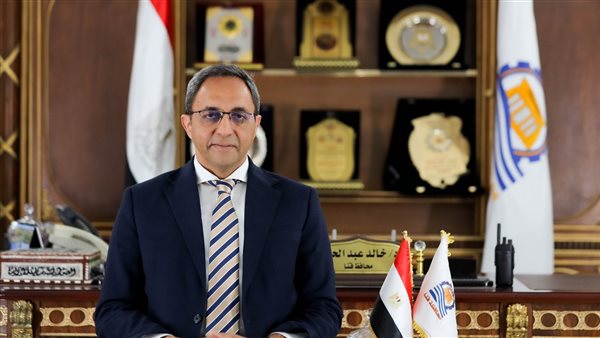 محافظ قنا يوجّه بمد مواعيد غلق المحال العامة خلال فصل الصيف محافظ قنا يوجّه بمد مواعيد غلق المحال العامة خلال فصل الصيف
