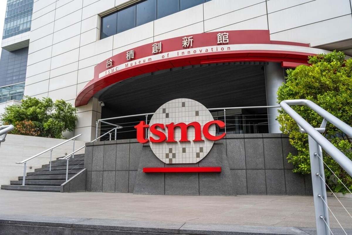 ترامب يهدد TSMC بضريبة 100% ما لم تُنشئ مصانعها داخل الولايات المتحدة