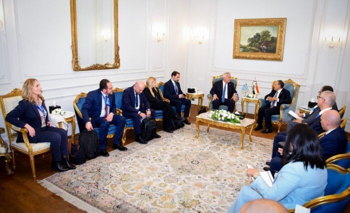 وزير الخارجية يناقش مع نظيره اليوناني تعزيز التعاون في مجالات الهجرة واللجوء وزير الخارجية يناقش مع نظيره اليوناني تعزيز التعاون في مجالات الهجرة واللجوء
