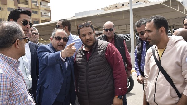 محافظ بورسعيد يشدد على سرعة رفع أكوام الرتش بمحيط مجمع الأسواق محافظ بورسعيد يشدد على سرعة رفع أكوام الرتش بمحيط مجمع الأسواق