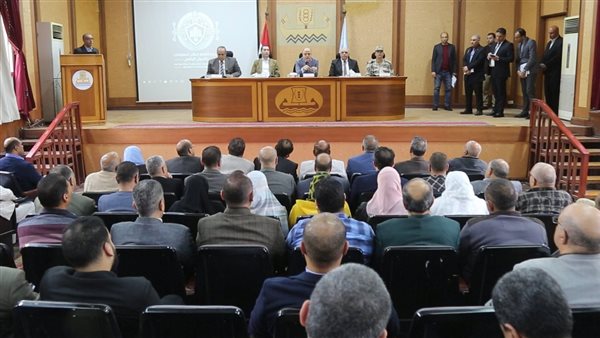 محافظ كفر الشيخ يعقد اجتماعًا موسعًا لتنفيذ مشروع التدريب العملي المشترك "صقر" محافظ كفر الشيخ يعقد اجتماعًا موسعًا لتنفيذ مشروع التدريب العملي المشترك "صقر"
