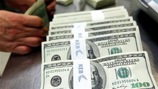 "سياسات ترامب" تهدد هيمنة الدولار الأمريكي