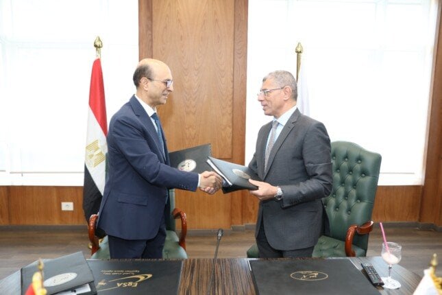 الفضاء المصرية توقّع 3 بروتوكولات تعاون مع جامعة أسيوط الفضاء المصرية توقّع 3 بروتوكولات تعاون مع جامعة أسيوط