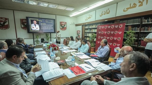 الأهلي يلجأ لرئيس الوزراء للاطلاع على تعديلات قانون الرياضة.. ويطالب بالدعوة إلى حوار مجتمعي الأهلي يلجأ لرئيس الوزراء للاطلاع على تعديلات قانون الرياضة.. ويطالب بالدعوة إلى حوار مجتمعي
