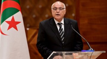 وزير خارجية الجزائر يزور تونس لبحث “تعزيز الشراكة والتكامل”