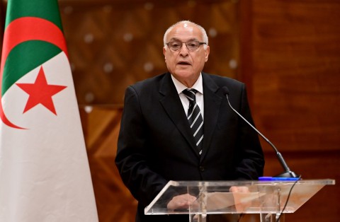 وزير خارجية الجزائر يزور تونس لبحث “تعزيز الشراكة والتكامل”
