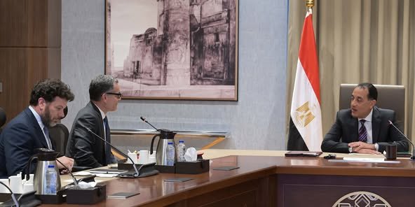 رئيس الوزراء يلتقي الرئيس التنفيذي لـ «أمازون» لبحث فرص التوسع في السوق المصري رئيس الوزراء يلتقي الرئيس التنفيذي لـ «أمازون» لبحث فرص التوسع في السوق المصري