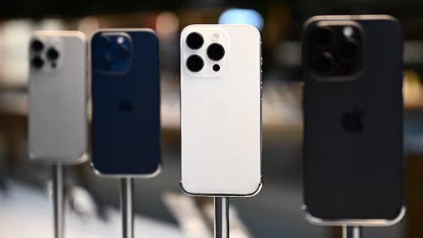 آيفون أمريكي الصنع.. ارتفاع جنوني في سعر iPhone بعد تعريفة ترامب آيفون أمريكي الصنع.. ارتفاع جنوني في سعر iPhone بعد تعريفة ترامب