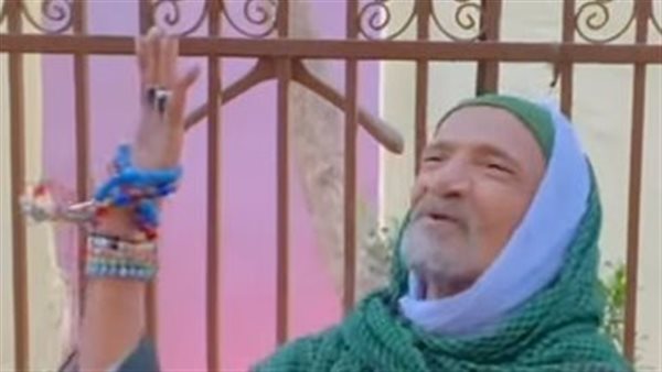وهب حياته للقطط.. وفاة عم بكري أشهر مجذوب في الأقصر | صور وهب حياته للقطط.. وفاة عم بكري أشهر مجذوب في الأقصر | صور