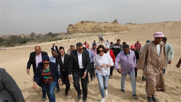 "النجار" يتابع التشغيل التجريبي لمشروع تطوير الخدمات بالمنطقة الأثرية لأهرامات الجيزة "النجار" يتابع التشغيل التجريبي لمشروع تطوير الخدمات بالمنطقة الأثرية لأهرامات الجيزة