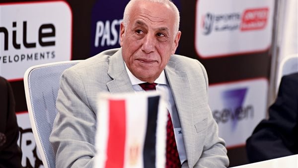 حسين لبيب يطالب لاعبات كرة طائرة الزمالك بمواصلة حصد الألقاب المحلية والقارية