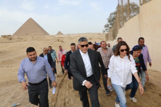 محافظ الجيزة يُتابع التشغيل التجريبي لمشروع تطوير الخدمات بمنطقة الأهرامات محافظ الجيزة يُتابع التشغيل التجريبي لمشروع تطوير الخدمات بمنطقة الأهرامات