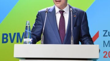 وزير الدولة لشؤون التجارة الخارجية يشارك في الملتقى السنوي للمؤسسات الصغيرة والمتوسطة في برلين