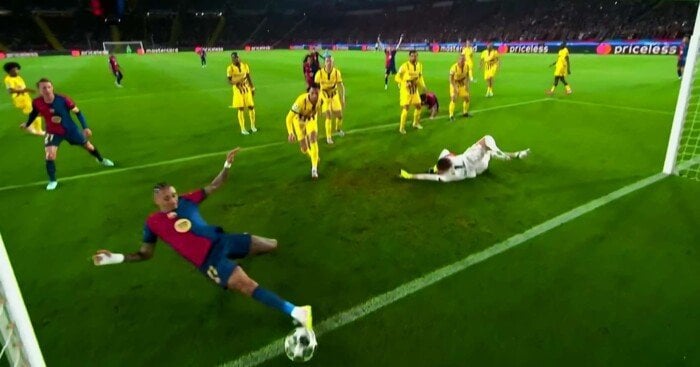 دوري أبطال أوروبا.. «رافينيا» يمنح برشلونة التقدم على بوروسيا في الشوط الأول «فيديو» دوري أبطال أوروبا.. «رافينيا» يمنح برشلونة التقدم على بوروسيا في الشوط الأول «فيديو»