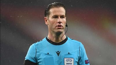 الهولندي داني ماكيلي حكماً لمباراة الأهلي وبيراميدز في الدوري المصري الممتاز الهولندي داني ماكيلي حكماً لمباراة الأهلي وبيراميدز في الدوري المصري الممتاز