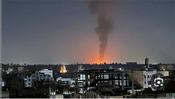 قصف أمريكي يستهدف مواقع للحوثيين بجزيرة كمران بالحديدة قصف أمريكي يستهدف مواقع للحوثيين بجزيرة كمران بالحديدة