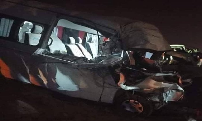 إصابة 15شخصًا في انفلاب ميكروباص بالطريق الصحراوي الغربي بأسوان إصابة 15شخصًا في انفلاب ميكروباص بالطريق الصحراوي الغربي بأسوان