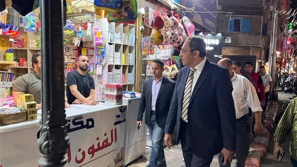 جولة ميدانية موسّعة لمحافظ قنا سيرًا على الأقدام بعدد من المناطق الحيوية جولة ميدانية موسّعة لمحافظ قنا سيرًا على الأقدام بعدد من المناطق الحيوية