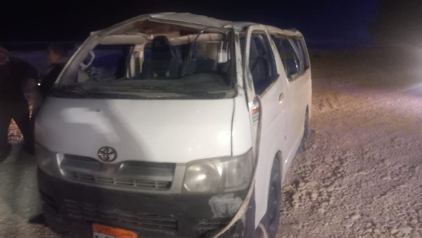 شاهد .. الصور الأولى لحادث انقلاب ميكروباص بالطريق الصحراوى أسوان – القاهرة شاهد .. الصور الأولى لحادث انقلاب ميكروباص بالطريق الصحراوى أسوان – القاهرة