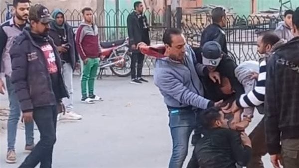 ضبط 6 أشخاص بينهم اثنين مصابين في مشاجرة بسبب خلافات الجيرة بسوهاج ضبط 6 أشخاص بينهم اثنين مصابين في مشاجرة بسبب خلافات الجيرة بسوهاج