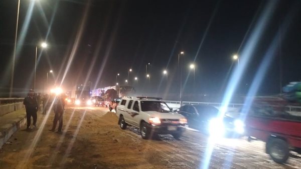 تفاصيل عودة الحركة المرورية لطبيعتها أعلى كوبري قها بعد انقلاب سيارة مواد بترولية | صور تفاصيل عودة الحركة المرورية لطبيعتها أعلى كوبري قها بعد انقلاب سيارة مواد بترولية | صور