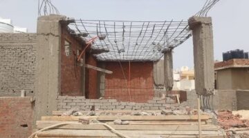 حي شمال الغردقة ينفذ إزالة فورية لمخالفة بناء بدون ترخيص بشارع المصالح
